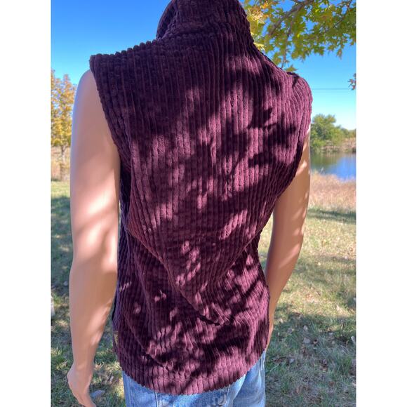 Cozy Corduroy Burgundy Woolrich Vest - Picture 5 of 6